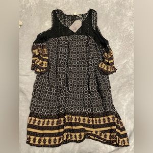 Hem and thread lace top dress